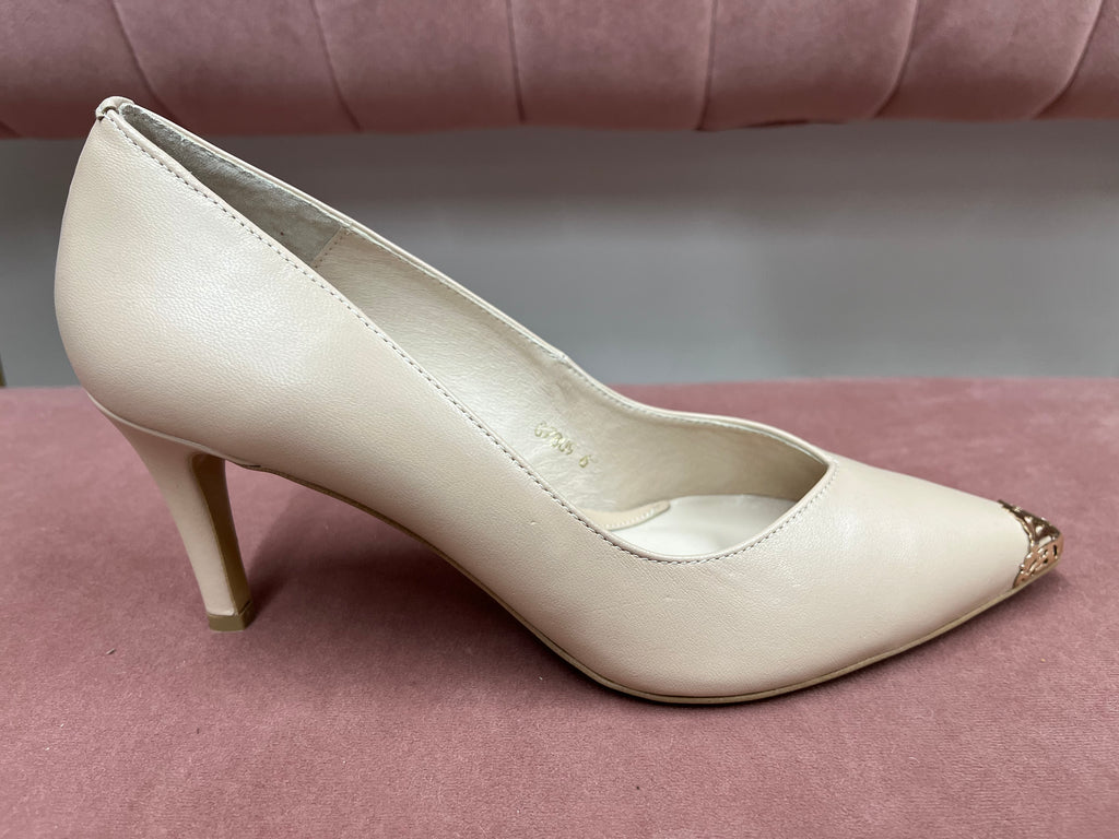 Nude Pointed Court Shoe with Gold