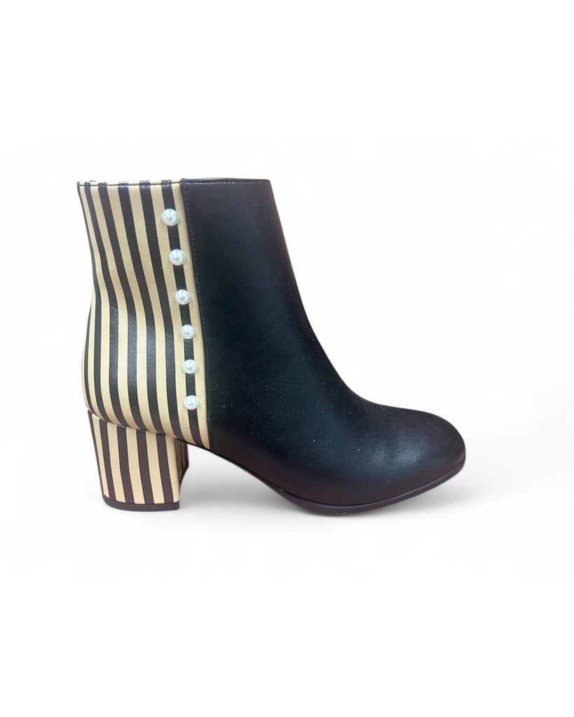 Dancing Matilda Acrobat 005 Black Boot with Nude Stripe & Pearl